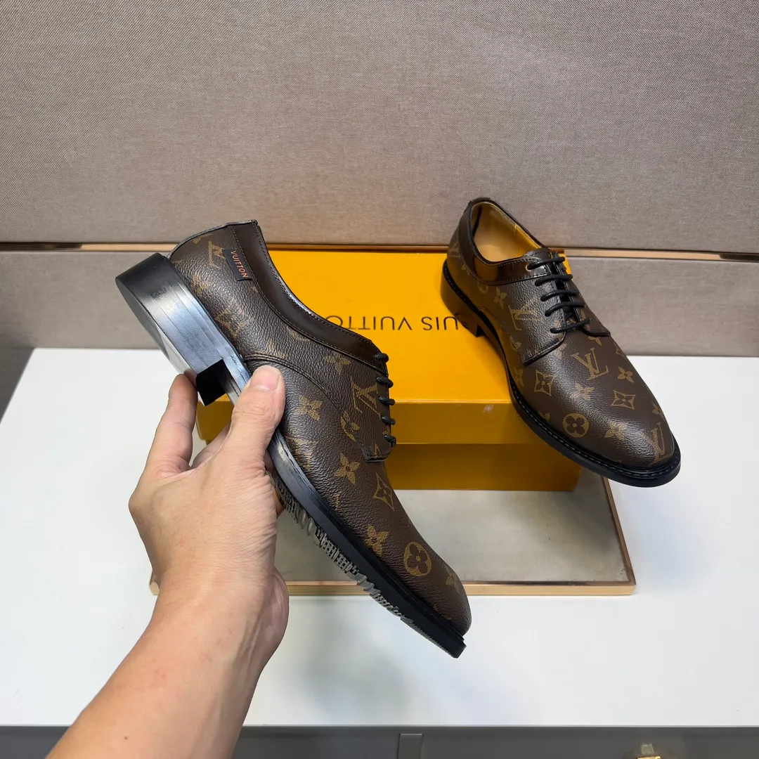 ⬛️Men's shoes💰p462【LV～】Men's casual formal leather shoes 2025z cabinet sales simultaneously 🔶Size: 39-44#️⃣ 🔷2 colors🔜The upper is made of multi-material splicing➕Cow leather lining, comfortable and breathable, sole: original comfortable and wear-resistant outsole, ⚠️real thing📱photographed🎬real thing is better📢📢📢